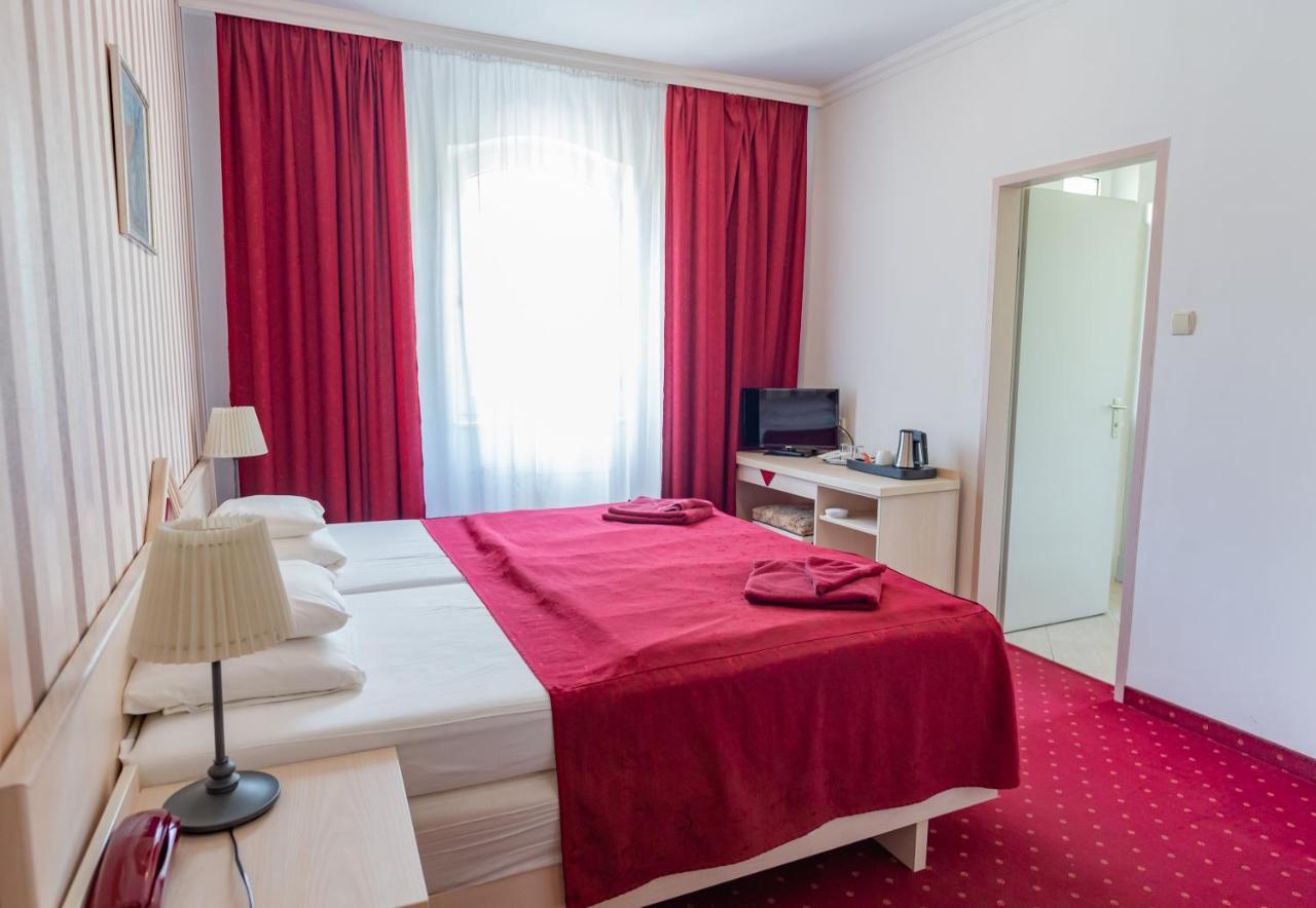 Walzer Hotel Budapest Bagian luar foto